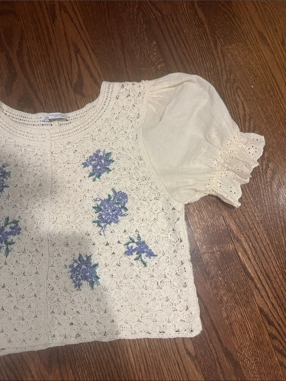 Zara Embroidered Floral Crotched Top with Puff Sleeves Size Medium